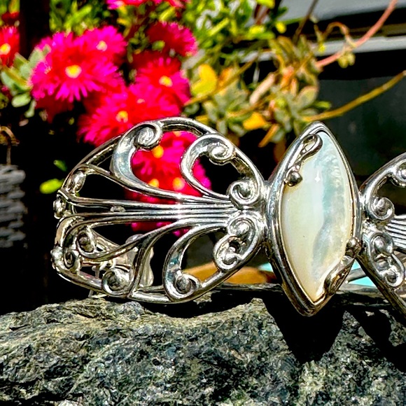 Carolyn Pollack Mother of Pearl Bracelet - Picture 3 of 13